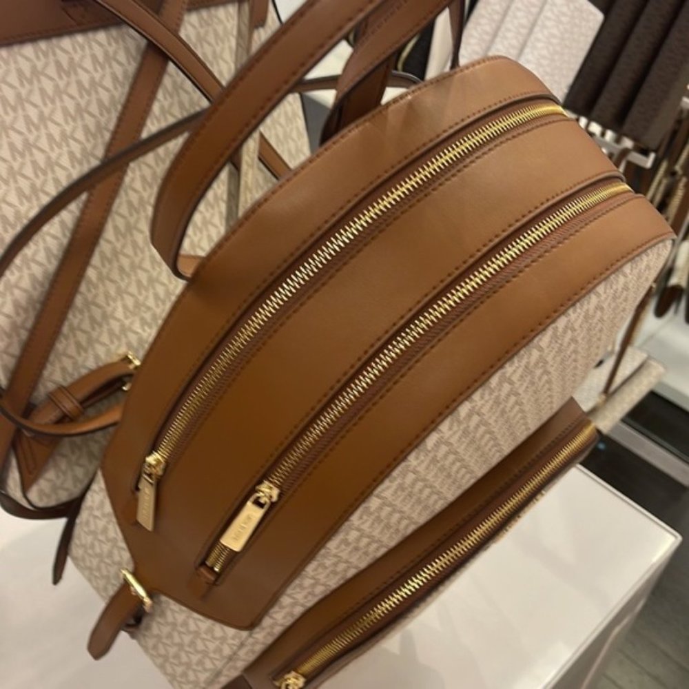 Michael Kors Jaycee Large Zip Pocket Backpack Vanilla - Picture 5 of 16